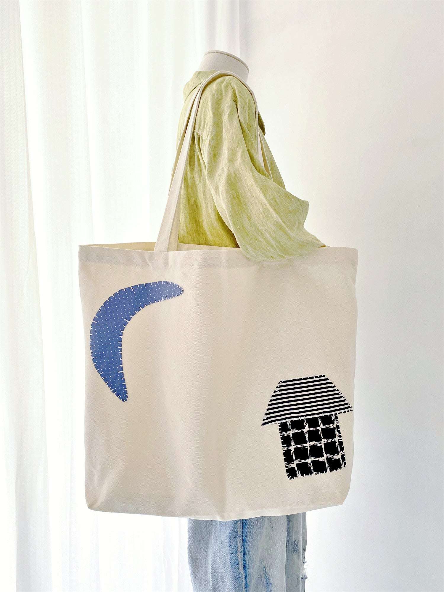 Sustainable cotton tote perfect for casual outfits and patchwork lovers