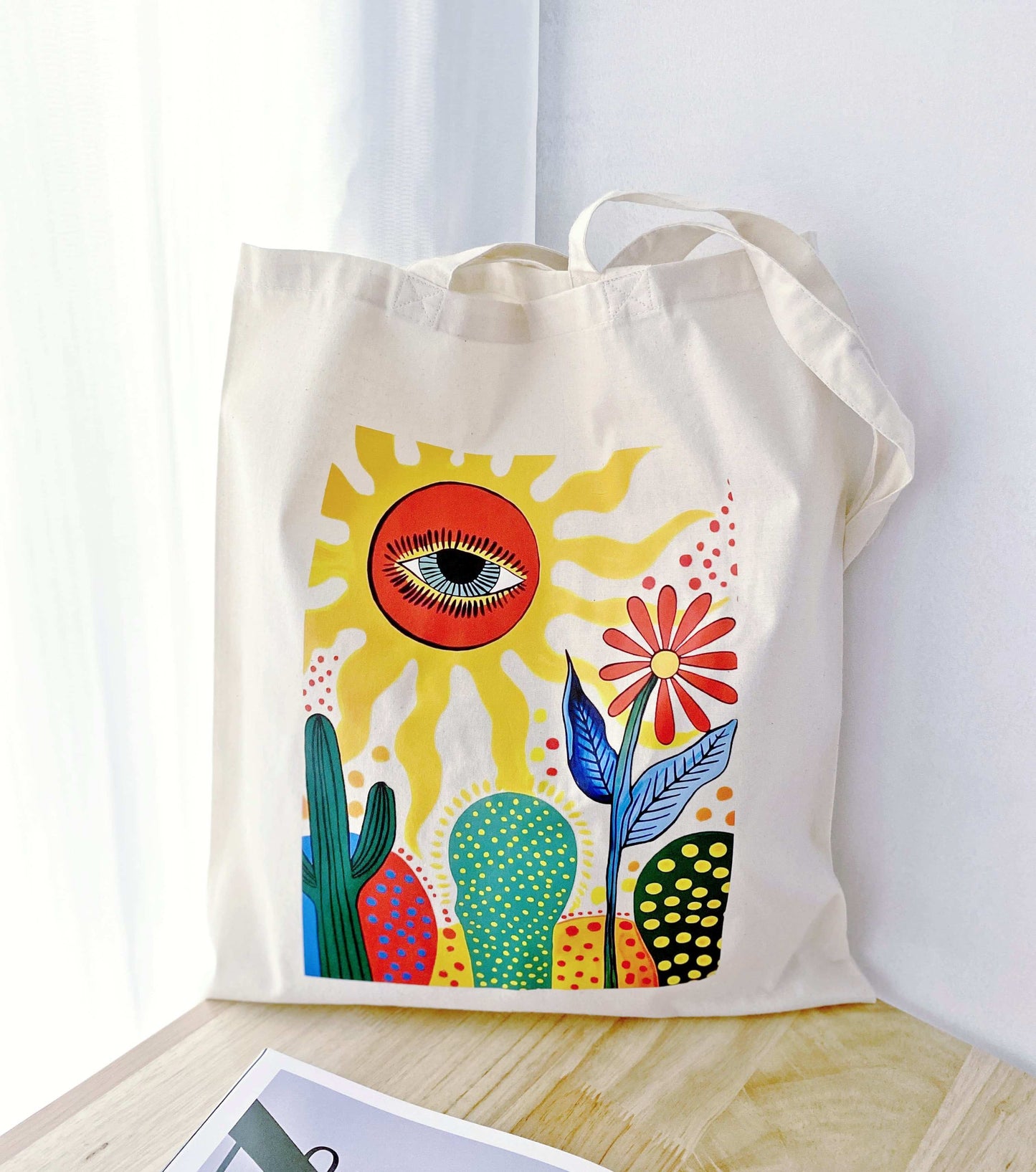 Lightweight relaxed tote for mindful living and sustainable fashion.