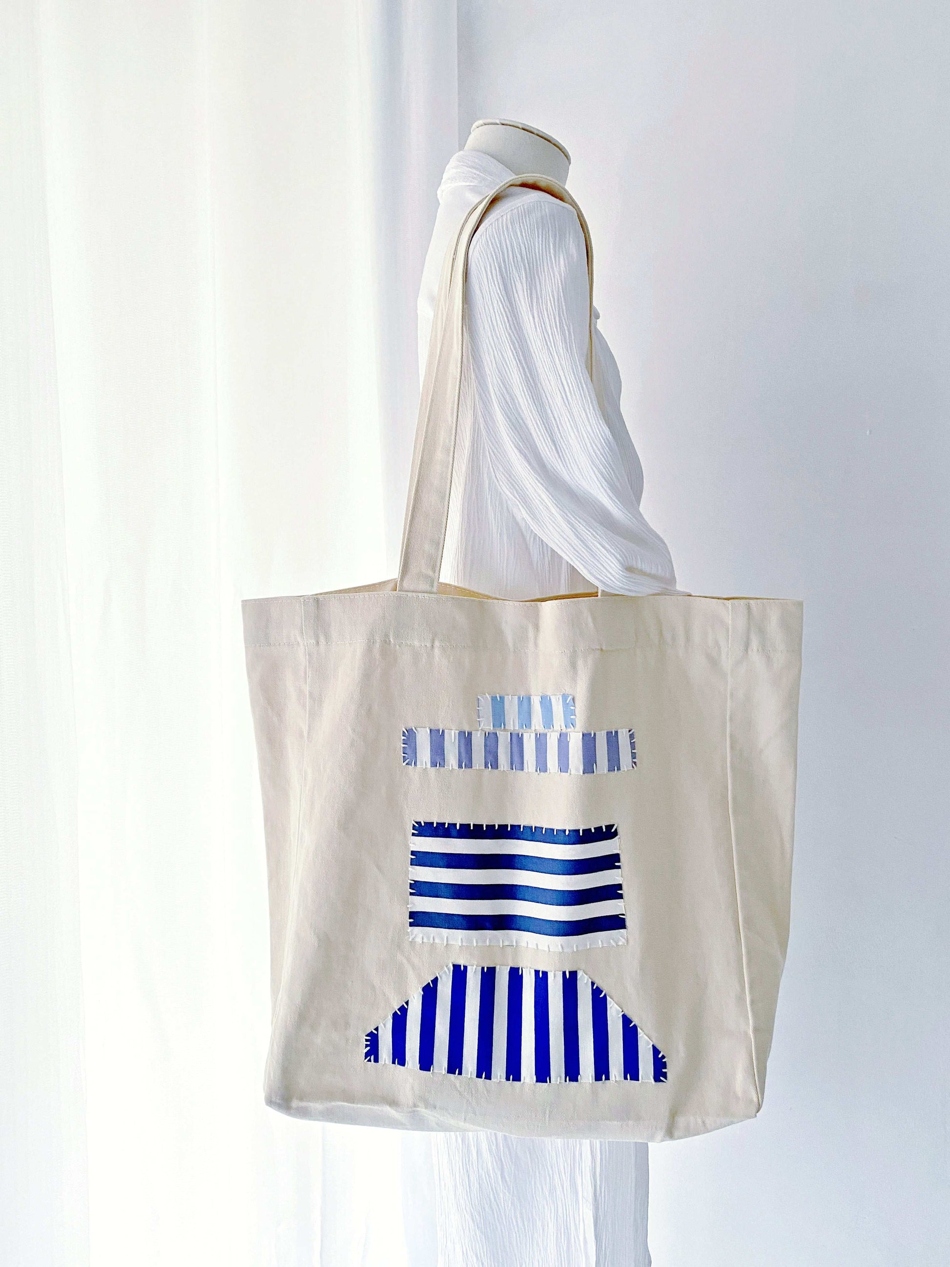 Lightweight cotton tote that combines modern simplicity with eco values